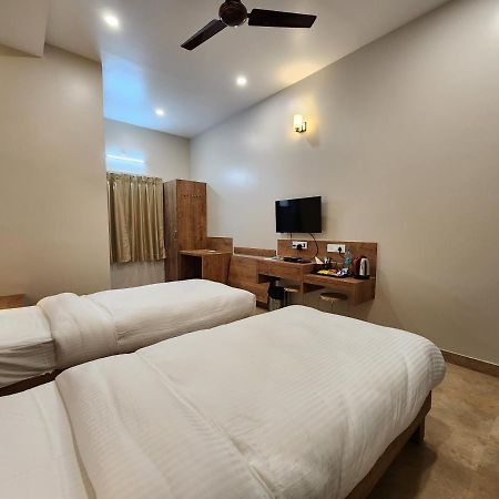 Jorhāt Hotel Gulmohar Grand מראה חיצוני תמונה