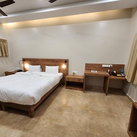 Jorhāt Hotel Gulmohar Grand מראה חיצוני תמונה