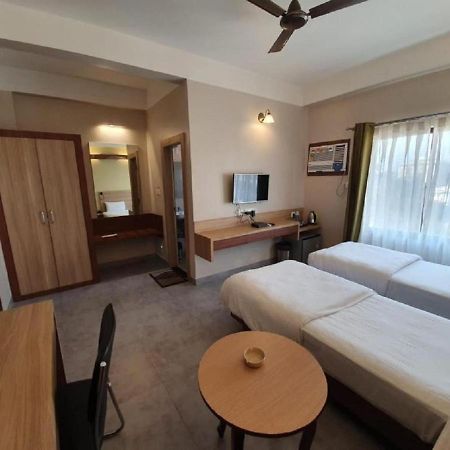 Jorhāt Hotel Gulmohar Grand מראה חיצוני תמונה
