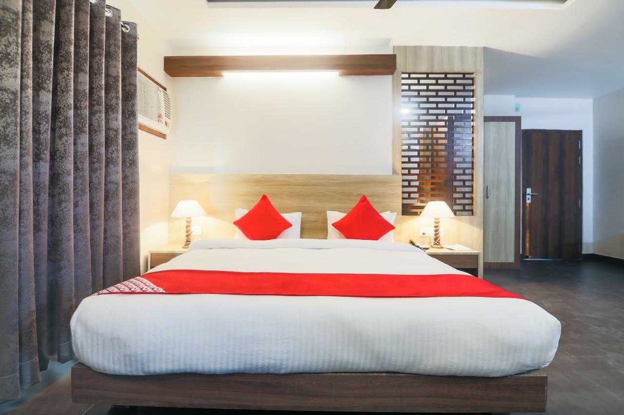 Jorhāt Hotel Gulmohar Grand מראה חיצוני תמונה