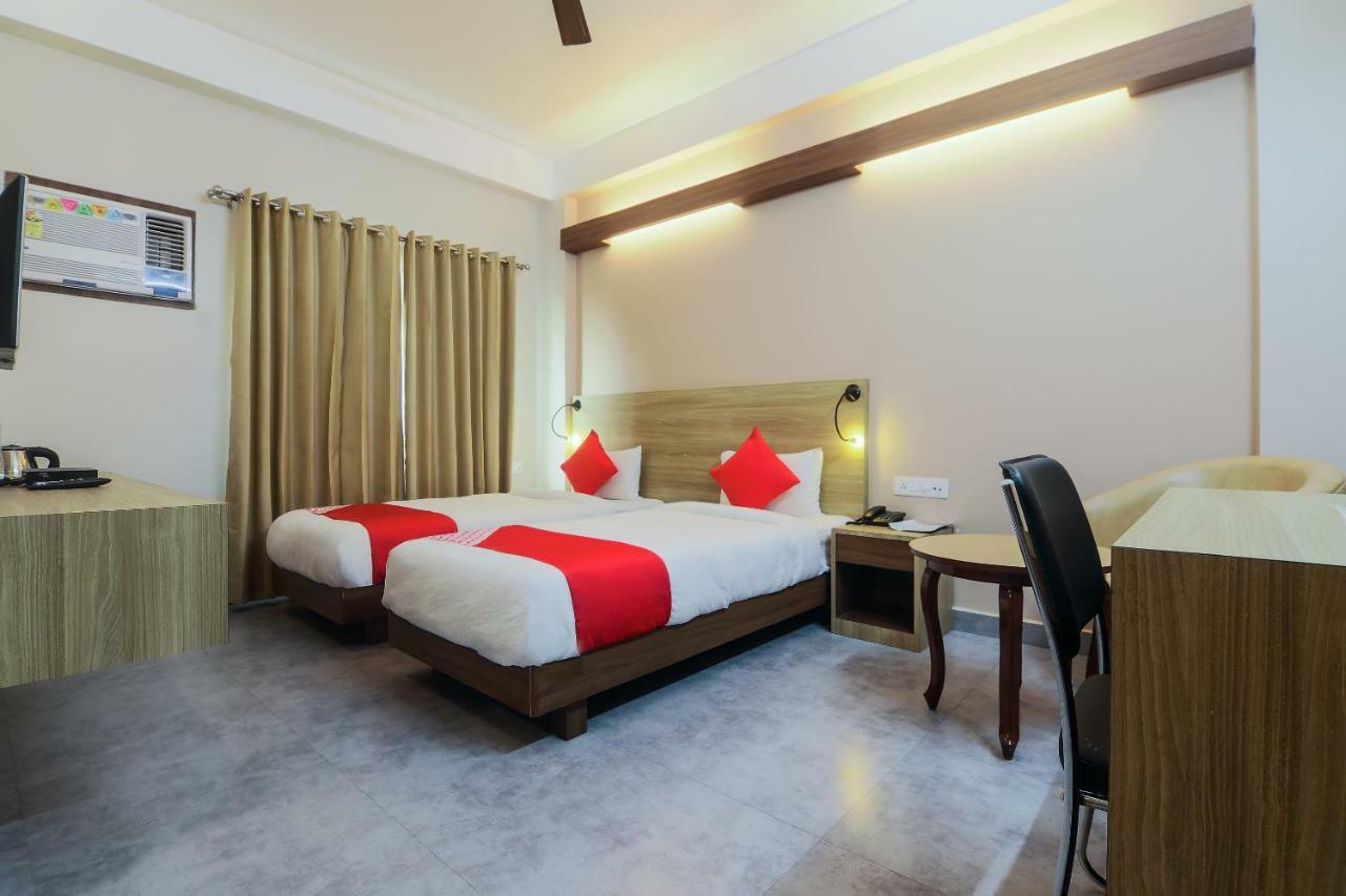 Jorhāt Hotel Gulmohar Grand מראה חיצוני תמונה